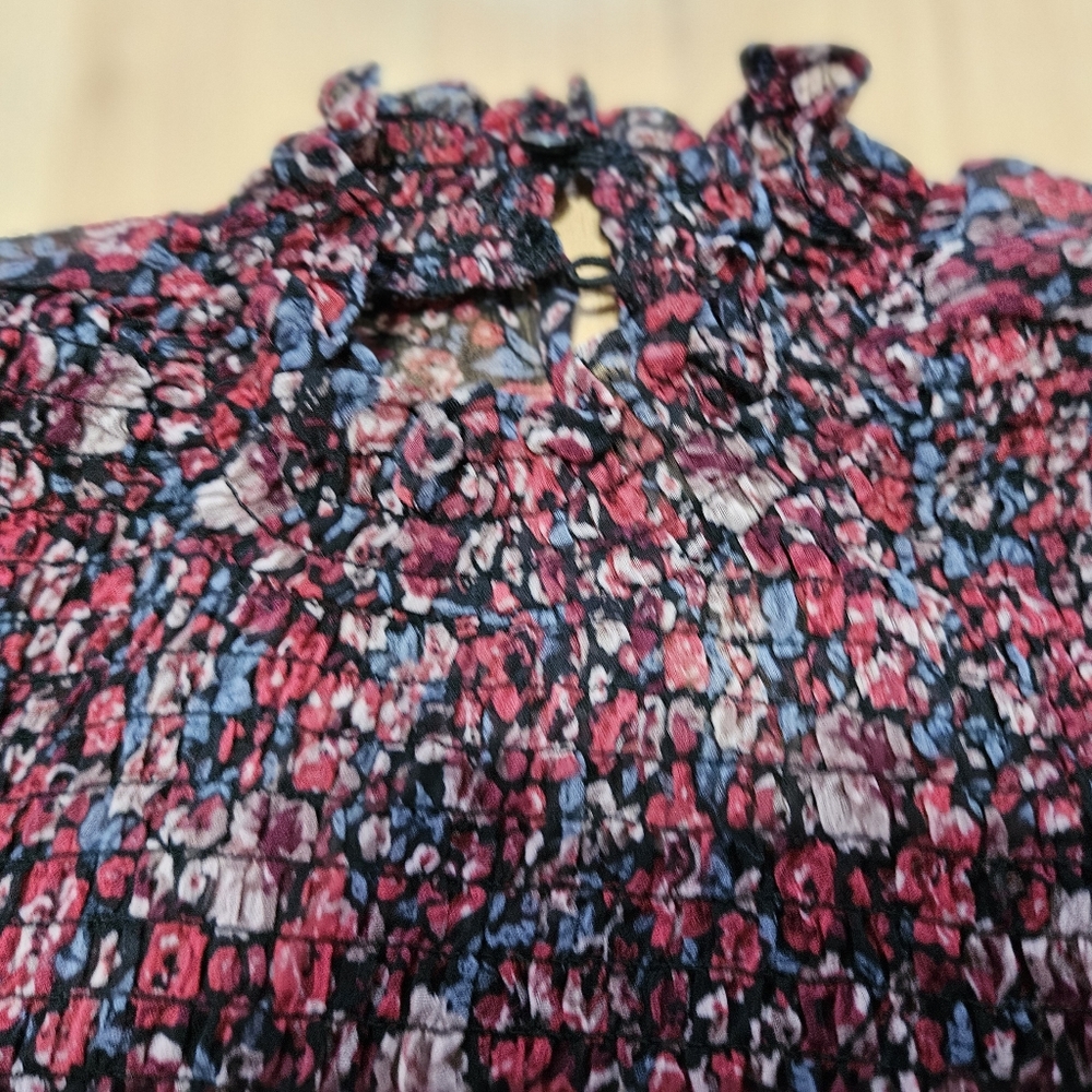 Northern Reflections Floral High neck blouse size medium - Picture 5 of 8